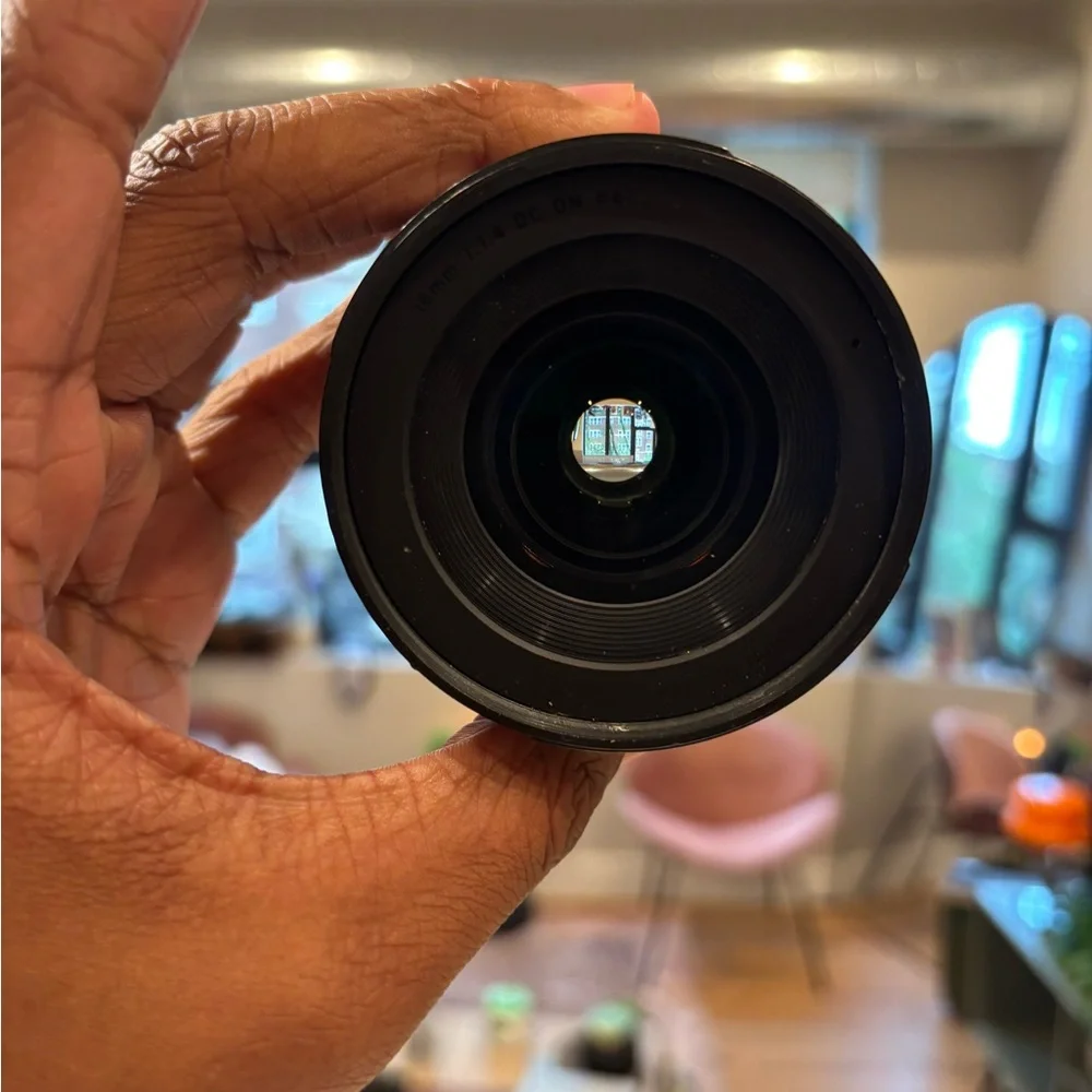Sigma Beauty Black Telephoto Lens for Cameras